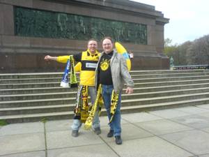 BVB Pokalfinale 2008 - Marcus + Andy vor Siegess�ule